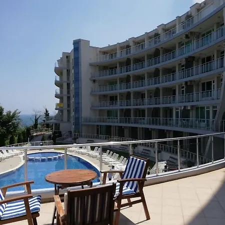 Silver Beach Apart *